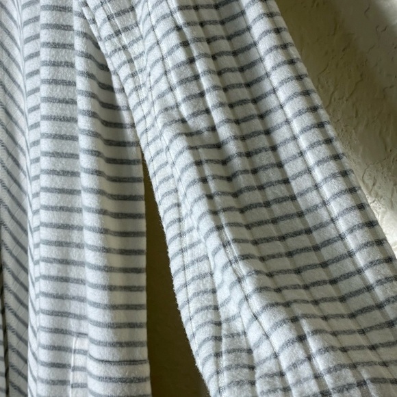 Chico's Zenery White with Gray Stripes Open Front Cardigan Knit Sweater Size 0 - Picture 4 of 8